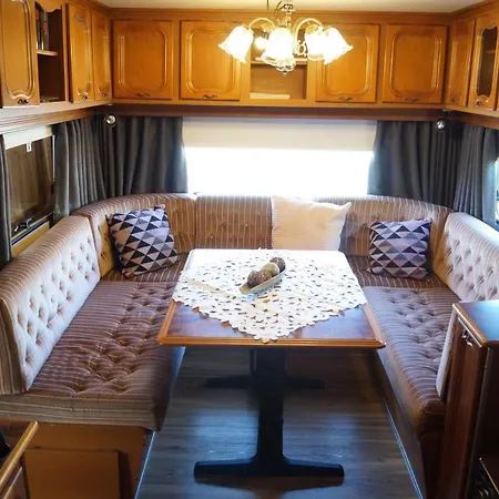 Kemping Campingplatz Mietwohnwagen *